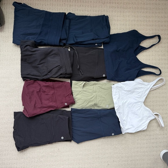 LULULEMON CLOSET CLEAROUT - Picture 1 of 1